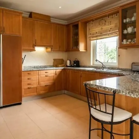 Sleeps 11 Pool Air Con Wifi Villa